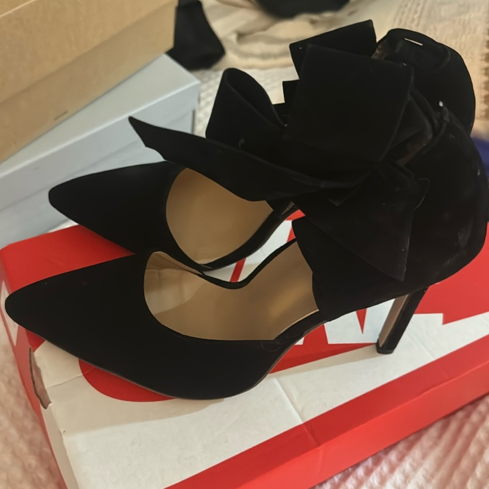 Brand new velvet heels